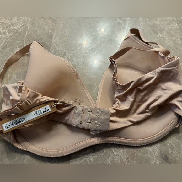 SKIMS WEIGHTLESS SCOOP BRA SIZE 40D - Picture 6 of 8